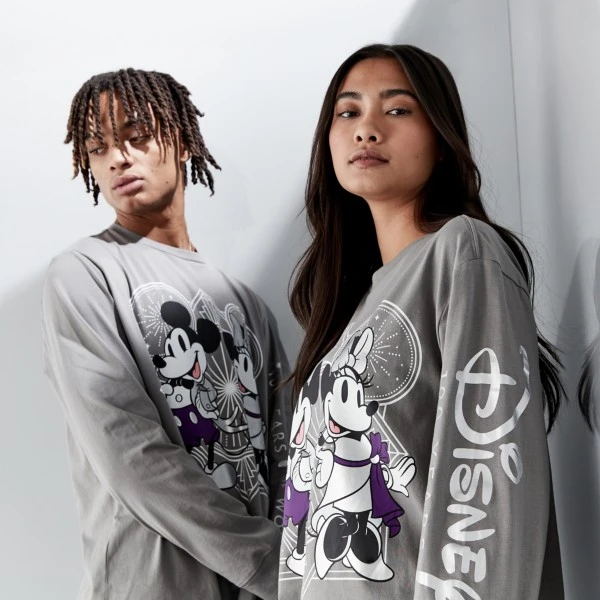 Vente Chaude T-shirt à Manches Longues Mickey Et Minnie Disney100 Celebration Pour Adultes 4 Vente Chaude T-shirt à Manches Longues Mickey Et Minnie Disney100 Celebration Pour Adultes – Image 2